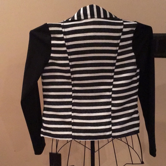 Maurice’s Black/Cream zip up Blazer. - Picture 2 of 5